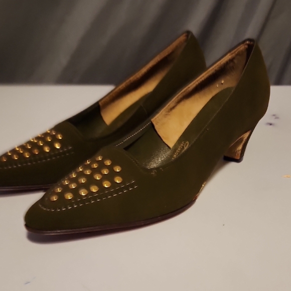 Vintage NWOT Elegant Green Heels with Studded Suede - Picture 5 of 7